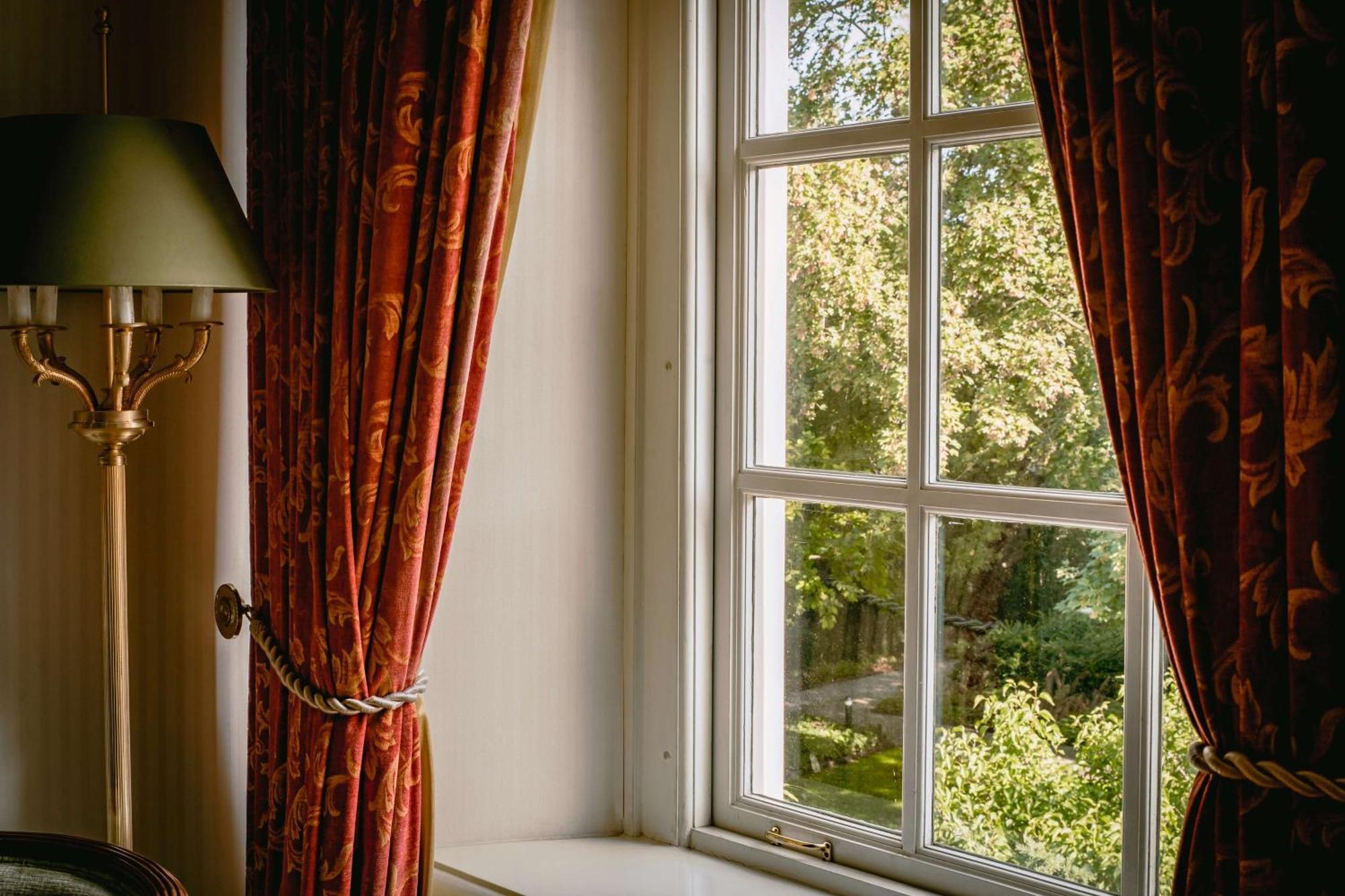 Grand Hotel Karel V Utrecht Kültér fotó Window with curtains