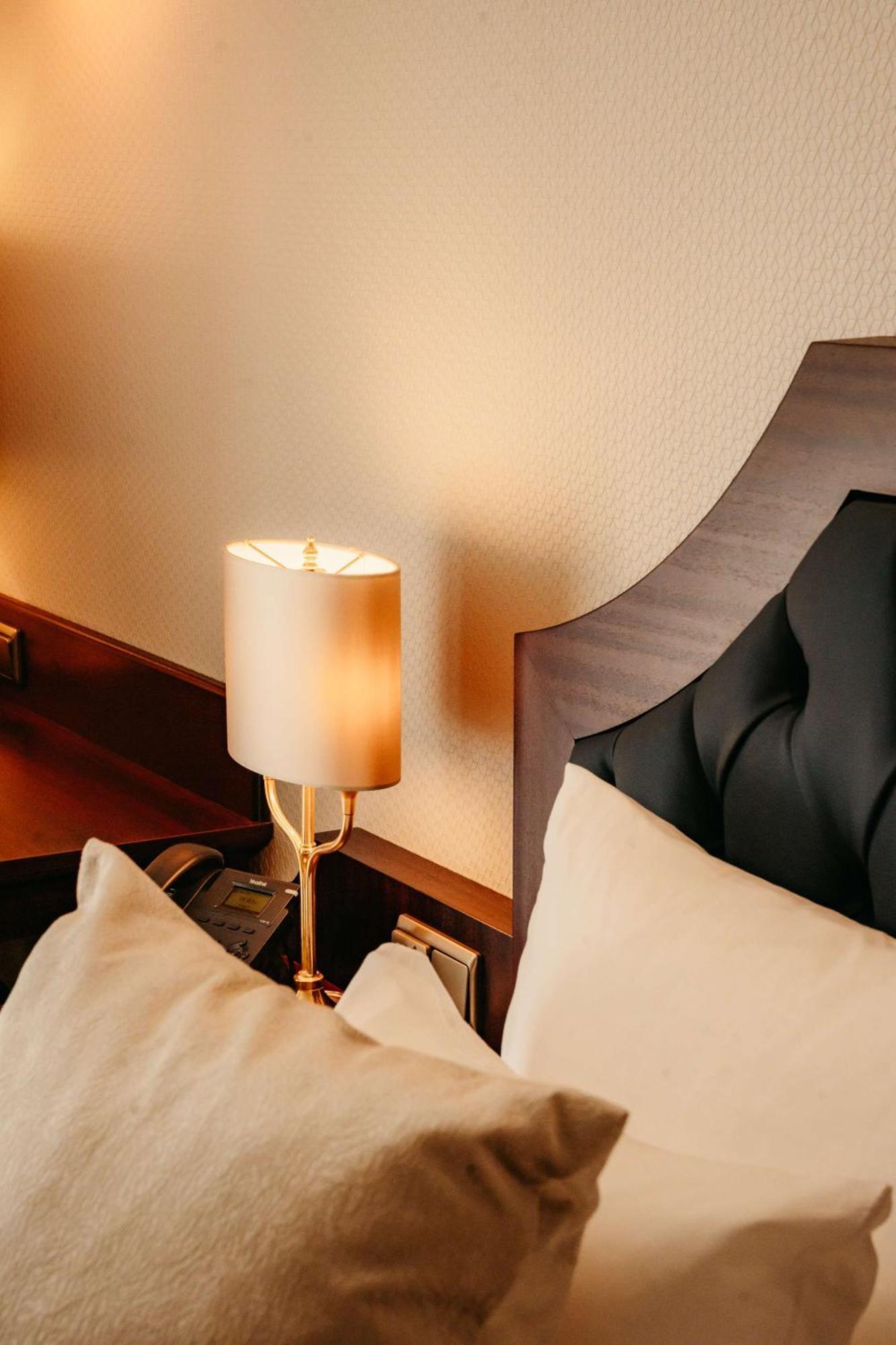 Grand Hotel Karel V Utrecht Kültér fotó A lampshade