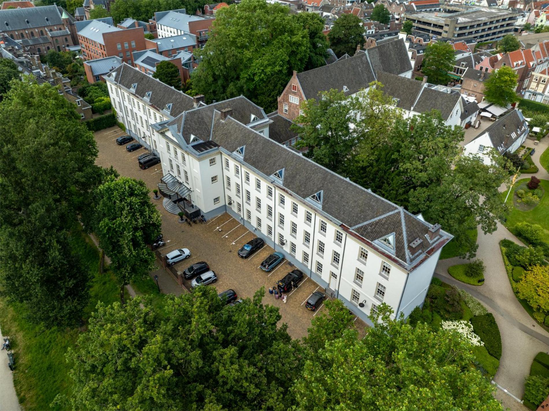 Grand Hotel Karel V Utrecht Kültér fotó Aerial view of the complex